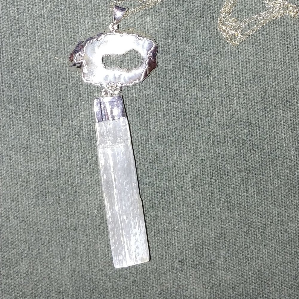 Gemstone pendant